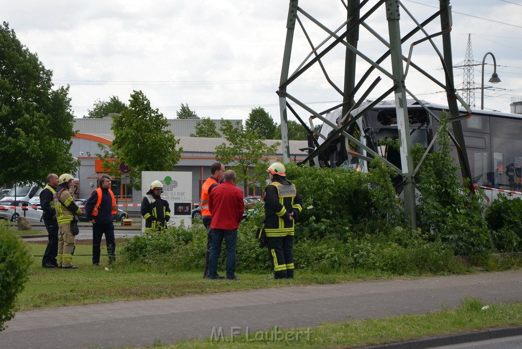 Schwerer Bus Unfall Koeln Porz Gremberghoven Neuenhofstr P297.JPG - Miklos Laubert